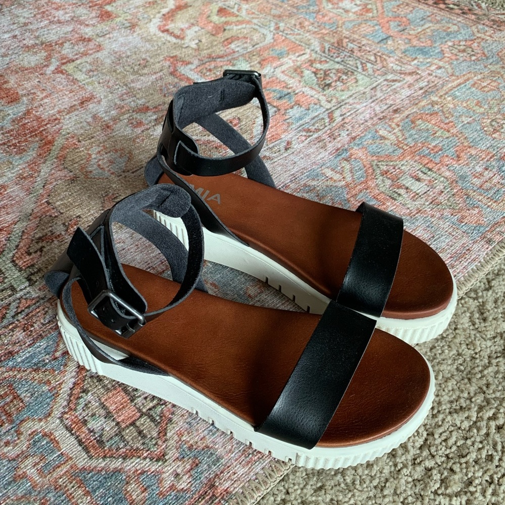 MIA Lunna Wedge Sandal